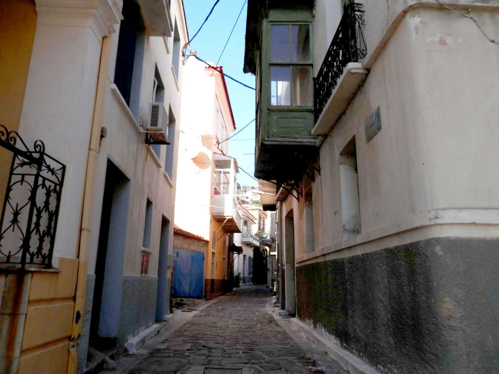 A narrow lane in Plomari