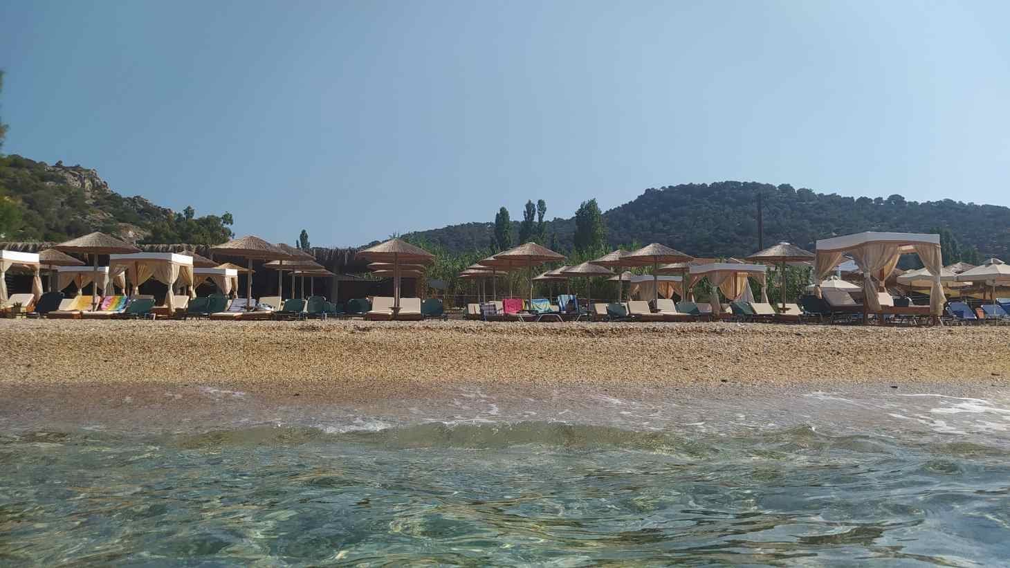Η παραλία του Αγίου Ισιδώρου από τη θάλασσα