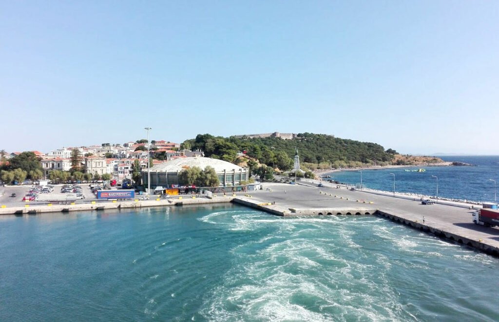 Αναχώρηση πλοίου από τη Μυτιλήνη